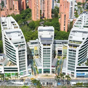 San Fernando Plaza מלון